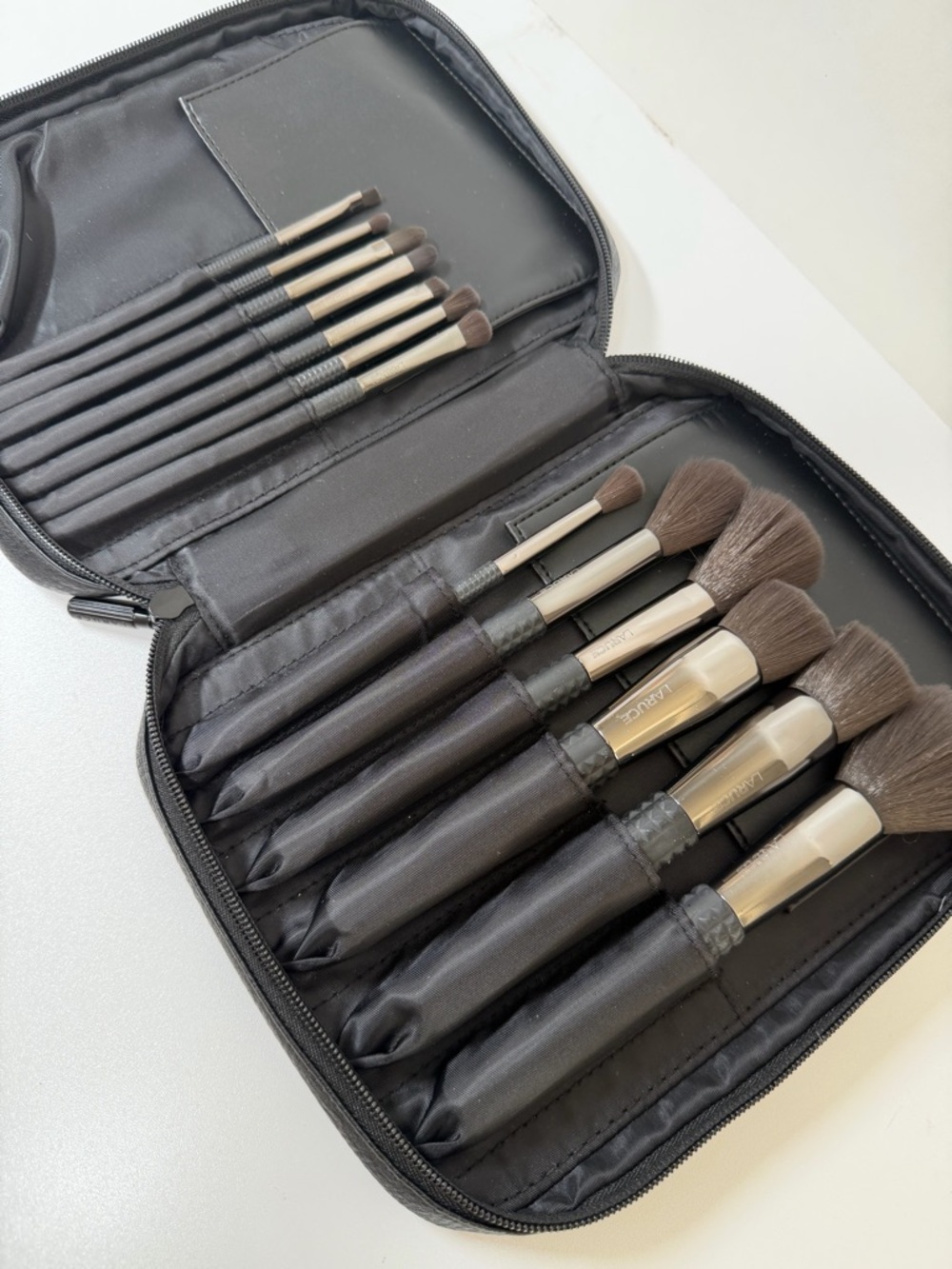 LARUCE Ann 13 Pc Brush Set w/ Case Midnight + 1 Bonus Brush (14 Total) - Picture 5 of 12